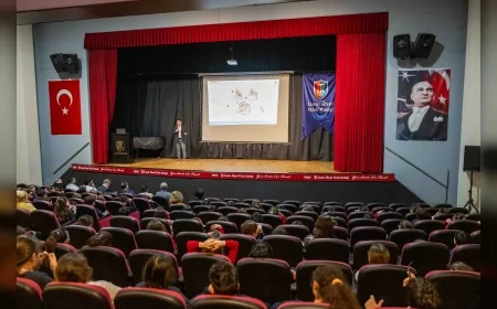 Bornova’da Deprem Haftasında Öğrencilere Afet Bilinci Eğitimi Verildi Başkan Ömer Eşki Sınıfta Öğrencilerle Buluştu