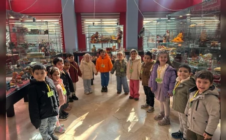 Maltepe Belediyesi Kreş Öğrencileri Dinozor ve Oyuncak Müzesi’nde Geçmişin İzlerini Keşfetti