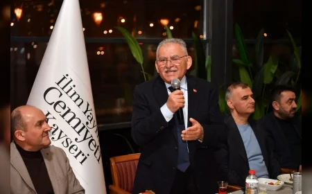 Kayseri Büyükşehir Belediye Başkanı Dr. Memduh Büyükkılıç Ramazan’ın 14’üncü Gününde İftar Sofralarında Vatandaşlar ve Personelle Buluştu