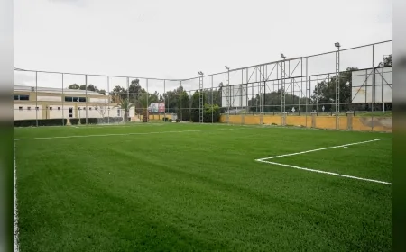 Efeler Belediye Başkanı Anıl Yetişkin yıllardır atıl durumda bulunan Çeştepe Halı Saha’yı yenileyerek yeniden hizmete açtı