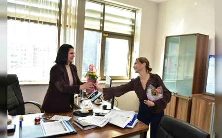 BURSA BÜYÜKŞEHİR BELEDİYESİ’NDEN 8 MART’TA KADIN ÇALIŞANLARA ÇİÇEK SÜRPRİZİ