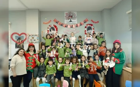 Kuşadası Belediyesi Anne Baba Çocuk Merkezi’nde Hacivat ve Karagöz gölge oyunu çocuklarla buluştu