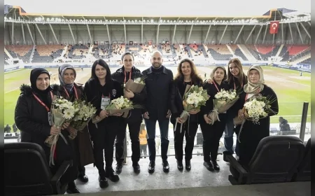 Arca Çorum FK Başkanı Baran Korkmazoğlu Kulüpte Görev Yapan Kadın Çalışanların 8 Mart’ını Kutladı