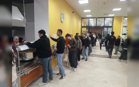 Türk Kızılay Urla’dan Üniversite Öğrencilerine Ramazan Sofrası Anne Elinden Sıcak Yemek Projesi Yoğun Katılımla Gerçekleşti