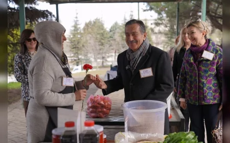 TEPEBAŞI BELEDİYE BAŞKANI DT. AHMET ATAÇ KADIN ÜRETİCİLERLE BULUŞTU 8 MART’TA EMEKÇİ KADINLARA DESTEK MESAJI VERDİ