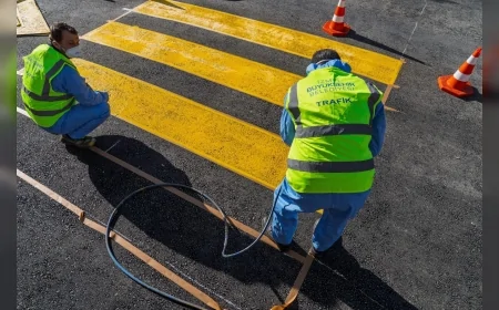 İzmir Büyükşehir Belediyesi Vasıf Çınar Bulvarı’nda Yükseltilmiş Yaya Geçidi Uygulamasını Hayata Geçirdi