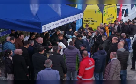 AYDIN BÜYÜKŞEHİR BELEDİYE BAŞKANI ÖZLEM ÇERÇİOĞLU KÖŞK AKÇAKÖY’DE VATANDAŞLARLA İFTAR SOFRASINDA BULUŞTU