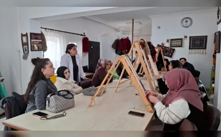 NEVŞEHİR’DE GELENEKSEL HALI DOKUMA SANATI ÜNİVERSİTE ÖĞRENCİLERİYLE BULUŞTU