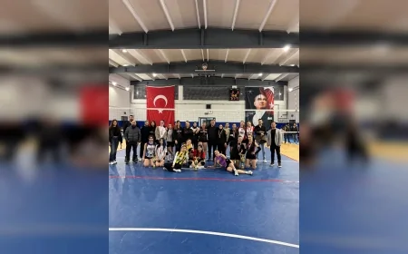 BURDUR BELEDİYESİ’NİN 8 MART KADINLAR GÜNÜ VOLEYBOL TURNUVASI BÜYÜK HEYECANLA TAMAMLANDI