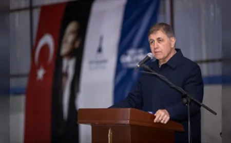 İZMİR BÜYÜKŞEHİR BELEDİYE BAŞKANI DR. CEMİL TUGAY MENEMEN’DE İFTAR SOFRASINDA VATANDAŞLARLA BULUŞTU