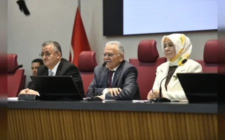 KAYSERİ BÜYÜKŞEHİR BELEDİYE BAŞKANI DR. MEMDUH BÜYÜKKILIÇ: “CAMİKEBİR SURİÇİ’NDE ORTAYA ÇIKAN MEDRESEYİ İHYA ETMEYE NİYETLENDİK”