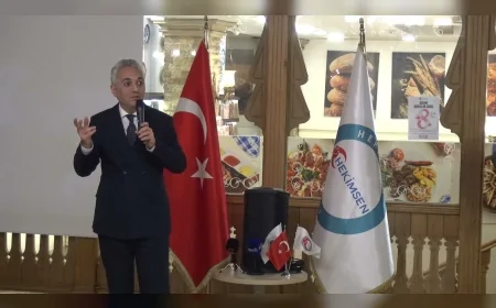 HEKİMSEN Genel Başkanı Uzm. Dr. Adil Kurban: “Birlikte hareket edersek hekim meslek yasasını taleplerimizle geçirebiliriz”