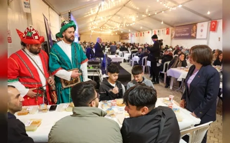 MALTEPE BELEDİYE BAŞKANI MİMAR ESİN KÖYMEN MALTEPELİLERLE CUMHURİYET MEYDANI’NDAKİ İFTAR SOFRASINDA BULUŞTU