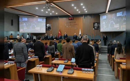 İzmir Büyükşehir Belediyesi Meclisi’nde Vakıflar Genel Müdürlüğü’nün Tahliye Girişimine Tepki