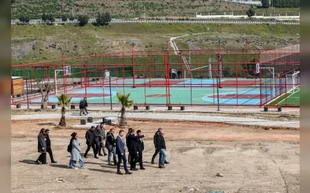 BAYRAKLI’DA FERDİ ZEYREK SPOR KOMPLEKSİ’NDE ÇALIŞMALAR TAMAMLANMA AŞAMASINA GELDİ