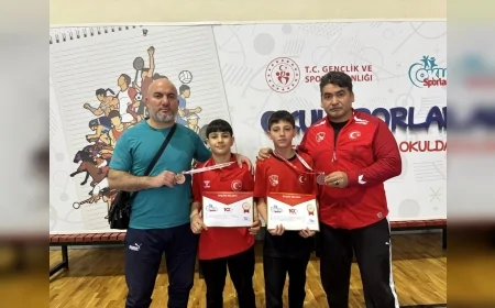 Yunusemre Belediyesporlu yıldız güreşçiler Sakarya’da iki bronz madalya kazandı