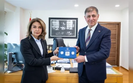 İzmir Büyükşehir Belediye Başkanı Dr. Cemil Tugay Bakü ile Kardeşliğin 40. Yılı İçin İş Birliği Görüşmesi Yaptı