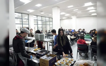 Etimesgut Belediyesi 100. Yıl Cumhuriyet Kültür Merkezi Kütüphanesi’nde Öğrencilere İftar Yemeği İkramı Başlattı