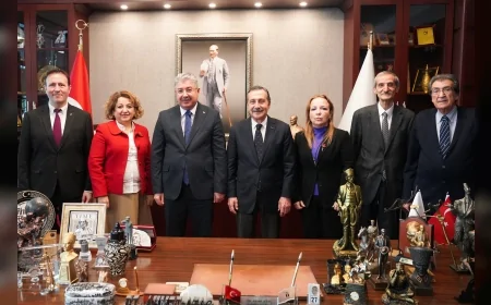 ESKİŞEHİR VALİSİ DR. ERDİNÇ YILMAZ: “ÖNEMLİ OLAN GÖREV YAPTIĞIMIZ SÜREÇTE HOŞ BİR SEDA BIRAKMAK”