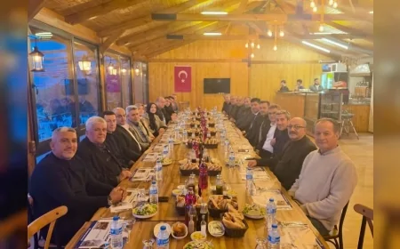 Kandıra Belediye Başkanı Erol Ölmez Belediye Meclis Üyeleriyle Gönül Sofrası İftar Programında Buluştu