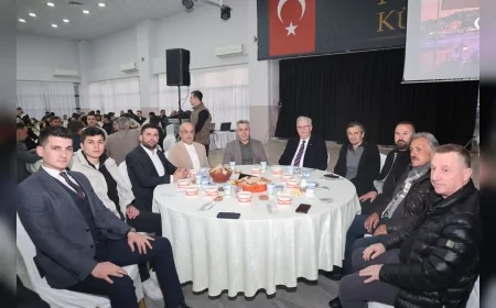 KANDIRA BELEDİYESİ’NİN GÖNÜL SOFRASI GENÇLİK BULUŞMASINDA YÜZLERCE GENÇ AYNI İFTAR SOFRASINDA BULUŞTU