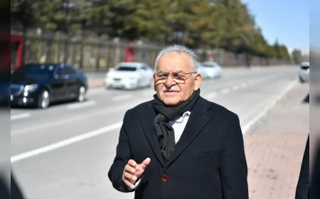 KAYSERİ BÜYÜKŞEHİR BELEDİYE BAŞKANI DR. MEMDUH BÜYÜKKILIÇ: “İSTİKLAL ŞAİRİMİZİN ‘ASIM’IN NESLİ’ İDEALİ GENÇLERİMİZLE YAŞAYACAK”