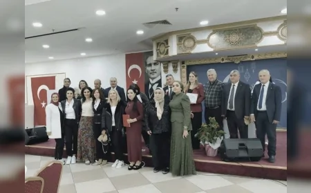ANKARA’DA 8 MART PROGRAMINDA NUR DELİCE’YE “İZ BIRAKAN KADIN” ÖDÜLÜ VERİLDİ