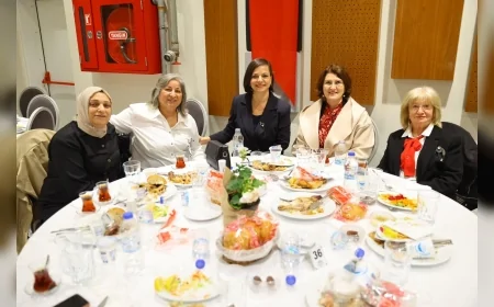 KARABAĞLAR BELEDİYE BAŞKANI HELİL KINAY: “ŞEHİTLERİMİZ BU TOPRAĞIN KÖKLERİ, GAZİLERİMİZ BU ÜLKENİN YAŞAYAN ANITLARIDIR”