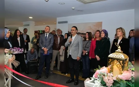 İZMİR İL MİLLÎ EĞİTİM MÜDÜRÜ ÖMER YAHŞİ “SANATIN DİLİYLE DEĞERLERİMİZ” SERGİSİNİN AÇILIŞINI YAPTI