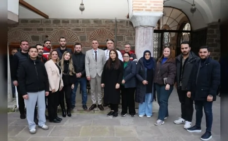 Şehzadeler Belediye Başkanı Hakan Şimşek Personelle İftar Sofrasında Buluştu