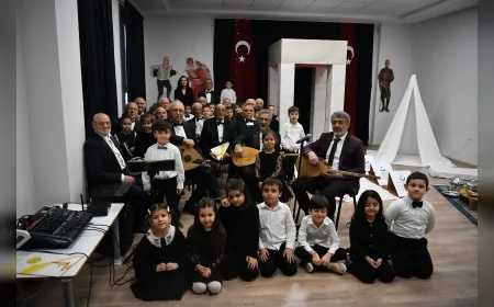 Kayseri Büyükşehir Belediyesi Çanakkale Programında Minikler ile Ulu Çınarları Aynı Sahne Etrafında Buluşturdu