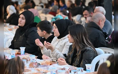 MANİSA BÜYÜKŞEHİR BELEDİYESİ RAMAZAN İFTAR PROGRAMIYLA AKHİSAR’DA VATANDAŞLARI AYNI SOFRADA BULUŞTURDU