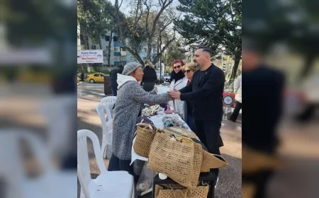 CHP Buca İlçe Başkanlığı Buca’da Üreten Kadınların El Emeği Stantlarını Ziyaret Etti