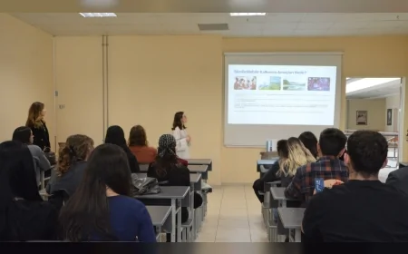 Ege Üniversitesinde İletişim Fakültesi Öğrencilerine TÜBİTAK 2209 Projeleri Eğitimi Verildi