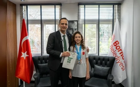 Bornova Belediye Başkanı Ömer Eşki Başarılı Öğrencileri Ağırladı: “Sporun ve Bilimin Işığında Yükselen Gençlerimizle Gurur Duyuyoruz”