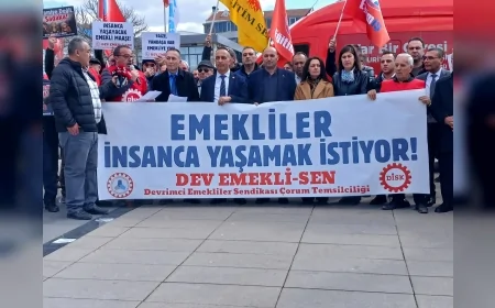 Çorum Kadeş Meydanı’nda Emekliler Taleplerini Dile Getirdi: “Saraylara Değil Emekliye Bütçe”