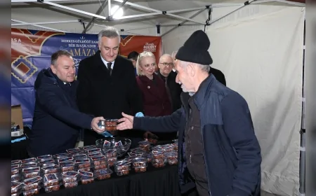 BURSA BÜYÜKŞEHİR BELEDİYESİ GEMLİK’TE İFTAR PROGRAMI DÜZENLEDİ, VATANDAŞLAR DAYANIŞMA SOFRASINDA BULUŞTU