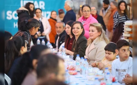 CHP Kadın Kolları Genel Başkanı Dr. Asu Kaya Karabağlar’daki İftar Programında Vatandaşlarla Buluştu