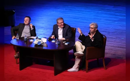 Şovmen Okan Bayülgen Dokuz Eylül Üniversitesi’nde Öğrencilerle Buluştu: “Medya Türkiye’de Maalesef Çığırından Çıktı”