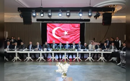 Kayseri Büyükşehir Belediye Başkanı Dr. Memduh Büyükkılıç Ramazan Programlarında Siyaset, STK ve Hemşehri Dernekleriyle Bir Araya Geldi