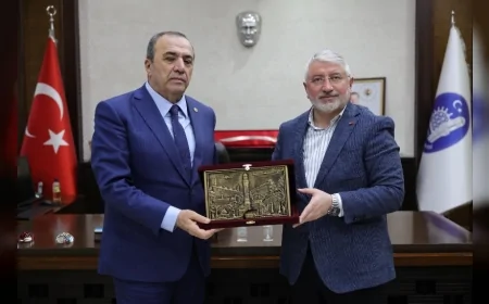 MHP Genel Sekreter Yardımcısı Vahit Kayrıcı Çorum’da Belediye Başkanlarıyla Birlikte Halil İbrahim Aşgın’ı Ziyaret Etti