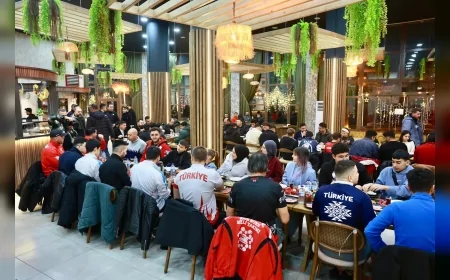 NEVŞEHİR BELEDİYE BAŞKANI RASİM ARI SPORCU GENÇLERLE SAHUR PROGRAMINDA BULUŞTU