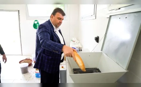 SEFERİHİSAR BELEDİYE BAŞKANI İSMAİL YETİŞKİN: “ARTIK ÇÖPE GİDEN YEMEKLER CAN DOSTLARIMIZ İÇİN MAMAYA DÖNÜŞÜYOR”