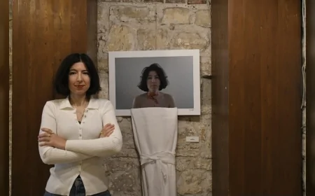 KUŞADASI BELEDİYESİ İBRAMAKİ SANAT GALERİSİ’NDE “KATMANLAR / HATIRALAR” FOTOĞRAF SERGİSİ SANATSEVERLERLE BULUŞTU