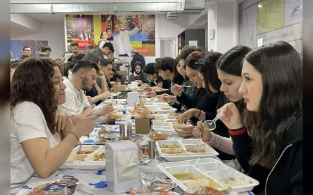 Bornova Belediye Başkanı Ömer Eşki Gülşah Durbay Gençlik Merkezi’nde Üniversiteli Gençlerle İftar Sofrasında Buluştu