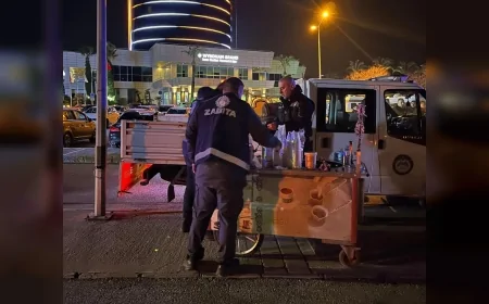 İzmir Büyükşehir Belediyesi Zabıta Ekipleri Fahiş Fiyat ve İzinsiz Seyyar Satışa Karşı Denetimlerini Sürdürüyor!