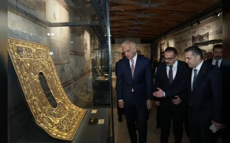 Kültür ve Turizm Bakanı Mehmet Nuri Ersoy: “Çalınan iki İznik çinisini yeniden Türkiye’ye kazandırdık”