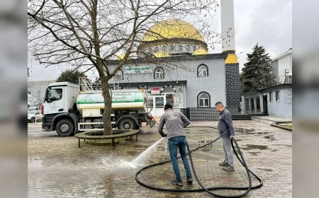ORDU BÜYÜKŞEHİR BELEDİYESİNDEN BAYRAM ÖNCESİ MEZARLIK, CAMİ VE CADDELERDE KAPSAMLI TEMİZLİK