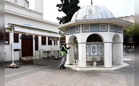 Kuşadası Belediyesi camileri bayram öncesi kapsamlı temizlik çalışmasıyla hazır hale getirdi