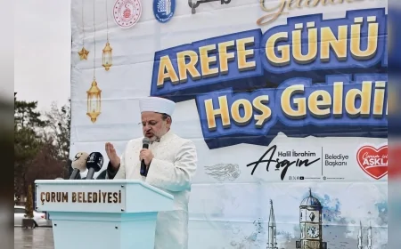 Çorum’da Asırlık Arefe Duası Geleneği Veli Paşa Hanı Önünde Yaşatıldı